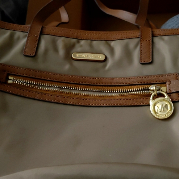 Michael Kors Olive Green Large Nylon Handbag with Caramel Brown accents - Picture 1 of 8